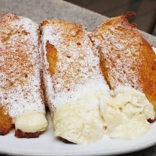 Cornbread w/honey butter